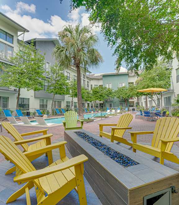 Outdoor Firepit Patio at Vue Fitzhugh, Dallas, Texas
