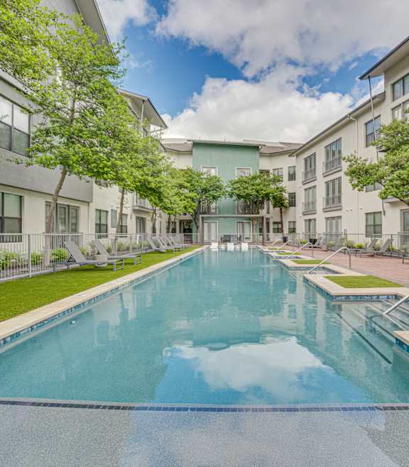 Outdoor Firepit Patio at Vue Fitzhugh, Dallas, Texas