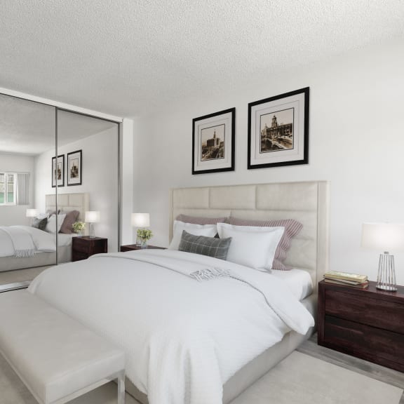 Bedroom with a large bed in a room at Pacific Rose, Los Angeles, 90034