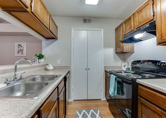 Fully Furnished Kitchen at Towne Centre Village, TX 75150