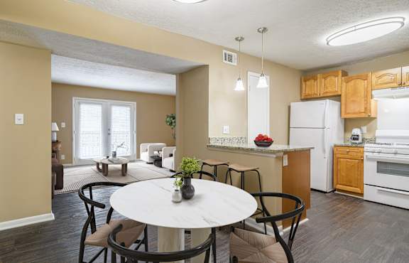 Stratford Ridge Apartments | Pet-Friendly Living in East