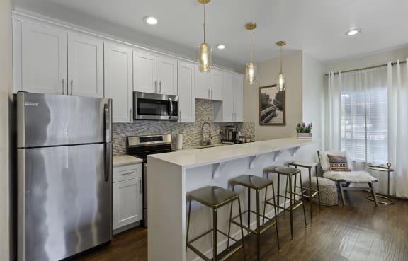 Island Kitchen at Serra Vista Apartment Homes, Lynnwood, Washington