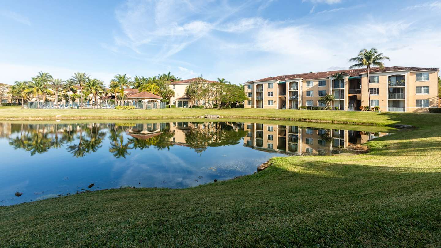 Apartment building photo of Vista Verde at Coconut Creek in Coconut Creek, FL