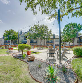 the reserve at bucklin hill leasing office courtyard with tables and chairs at Carmel Creekside Apartments, Fort Worth, 76137