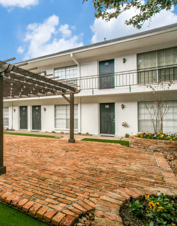 Coutyard at Bellaire Oaks Apartments, Texas, 77096