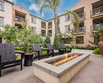 the preserve at ballantyne commons community courtyard with fire pit
