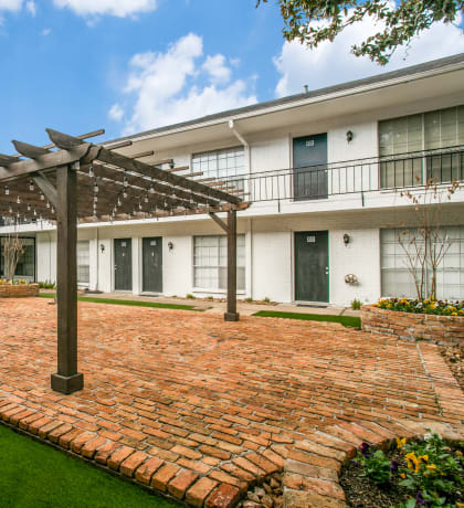 Coutyard at Bellaire Oaks Apartments, Texas, 77096