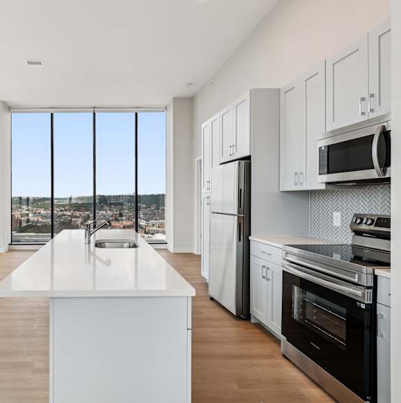 Modern Kitchen at 7 West 7th Apartments, Cincinnati, OH 45202