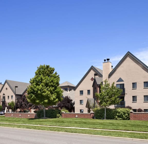 Avia Apartments on College Blvd (Overland Park) Apartments in