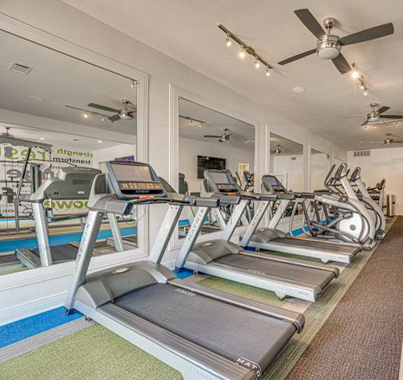 Fitness center at Vue Live Oak Apartments, Dallas, 75204