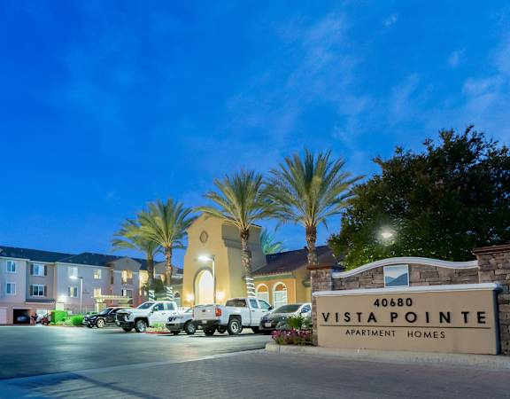 a view of vista pointe apartments entrance at night