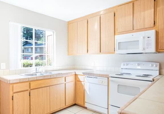 Fully Furnished Kitchen at OSM Properties Homes & Apartments, Chico, CA