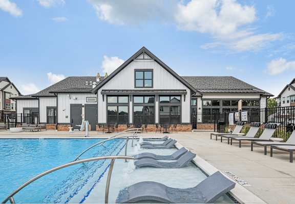 the pool at the preserve apartments
