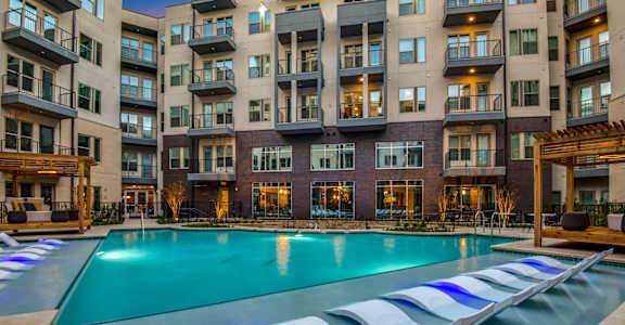 A large swimming pool with a blue light in the middle of it.