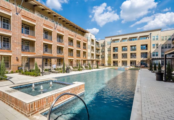 Wallis and Baker Apartments | Luxury Apartments |Grapevine, TX |Townhomes