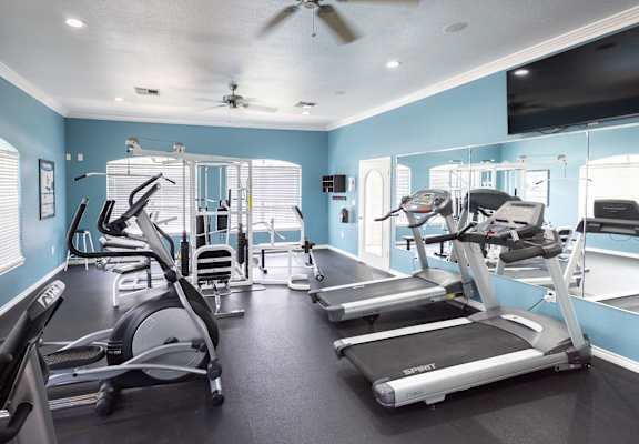 the gym at the whispering winds apartments in pearland, tx