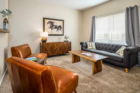 Arbors at Turnberry Apartments Pickerington Ohio Pet Friendly Updated Modern Interior spacious living room with carpet flooring, natural light