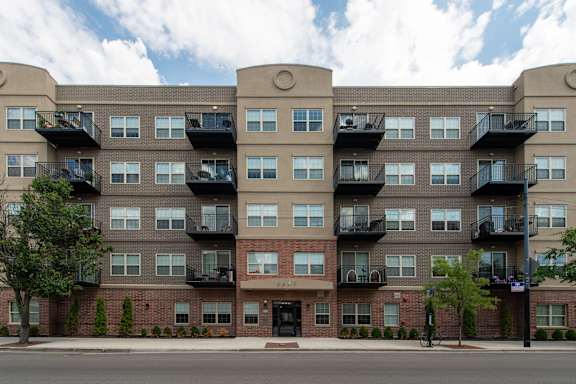 a large apartment building on a city street