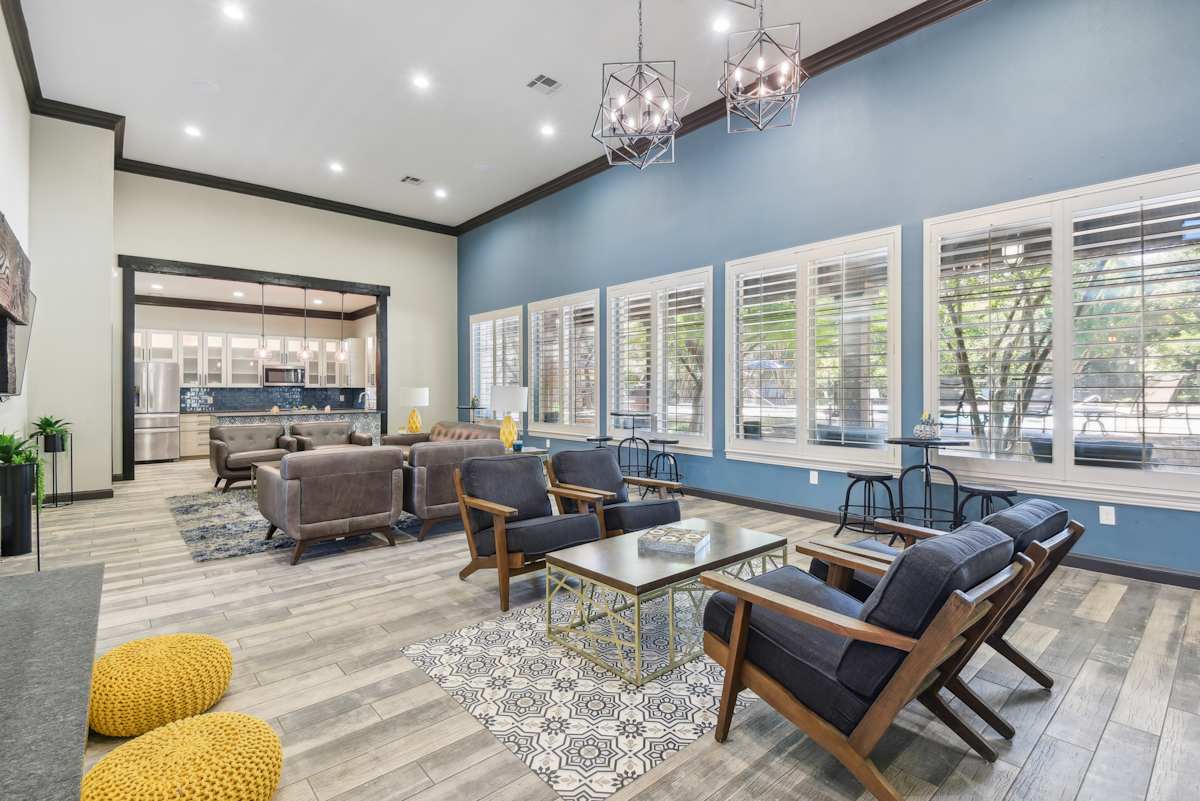 Sonterra Apartment Homes community lounge seating area - Austin, TX