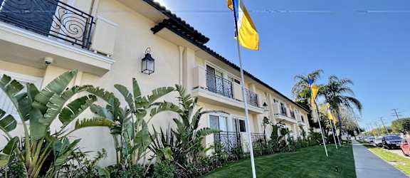 Apartment Building in Encino