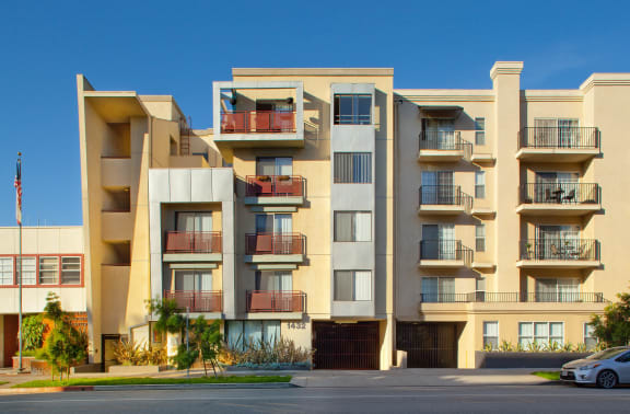 Santa-Monica-Affordable-Apartments-1432-7th-Exterior