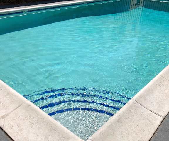 415 S Alexandria Ave Pool