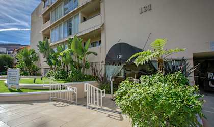 Apartment Building in Beverly Hills