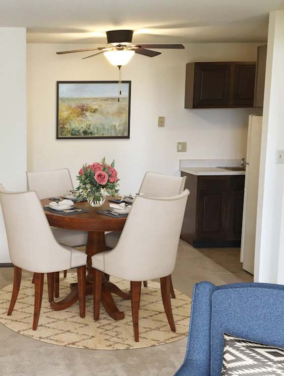 Social Lounge at Poplar Creek Apartments, Brookfield