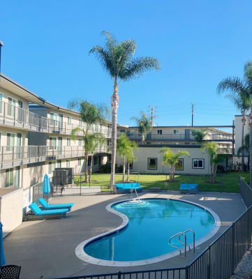 Southeast view of the pool at Moonraker apartments