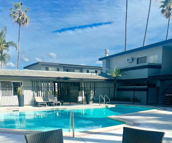 Crossroads apartment homes swimming pool