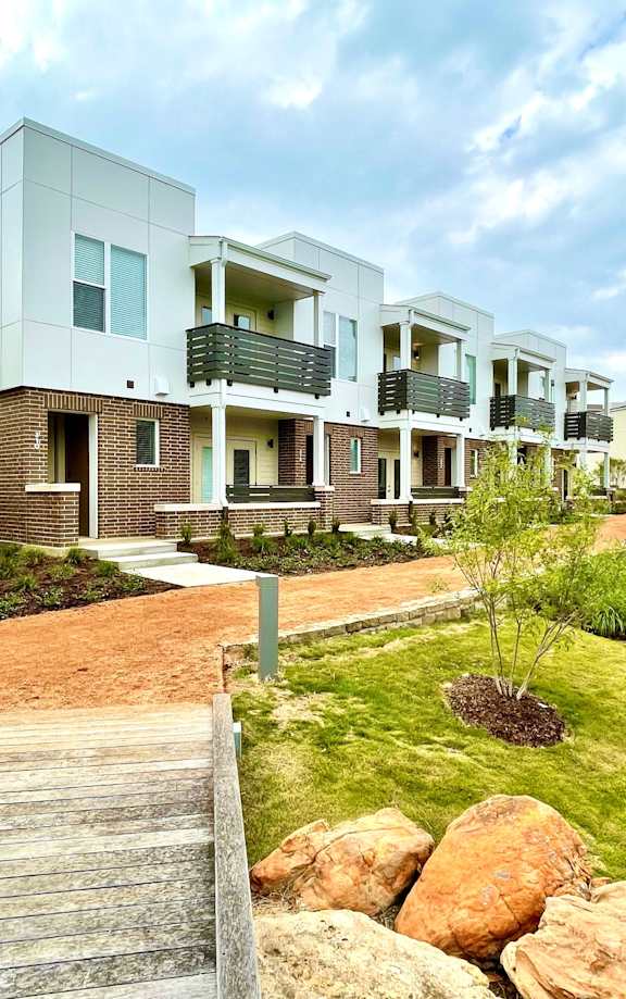 Discovery at the Realm Apartments Building Exterior and Landscaping