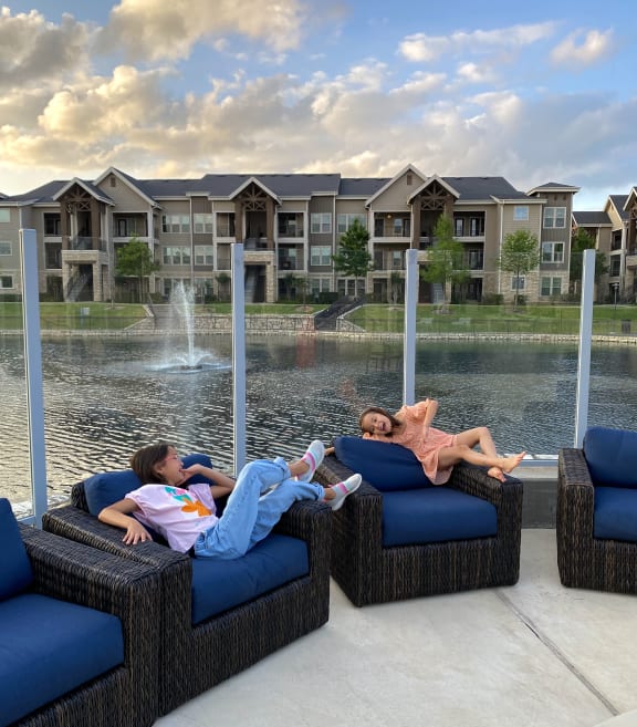 Lake Side Outdoor Lounge at Apartment Community in Houston, TX