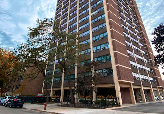 Exterior view of Buena Shores apartments in Chicago’s Buena Park neighborhood, a high-rise building near Montrose Harbor and Lake Michigan.