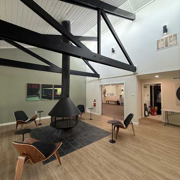 Posh Lounge Area With Fireplace In Clubhouse at The Retreat at Walnut Creek, Columbus , OH, Ohio, 43232