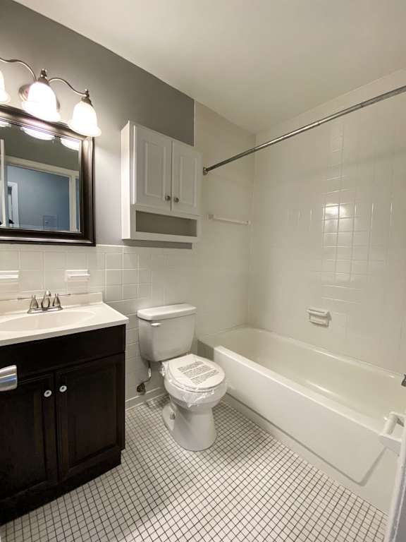 Eastlake Terrace 2 Bedroom Bathroom