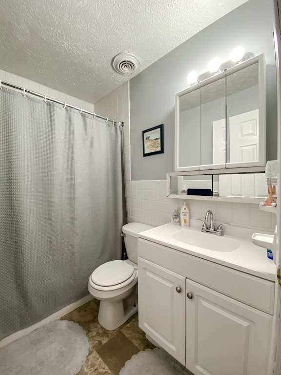 Maple Park 2 Bedroom Bathroom