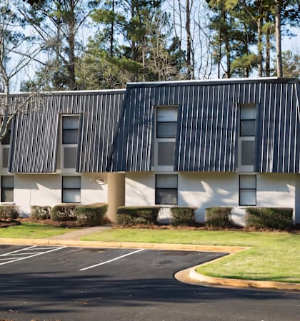 the building where the motel is located