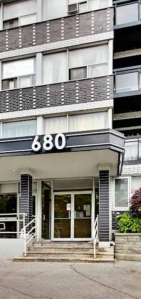 the building in which the hotel is located