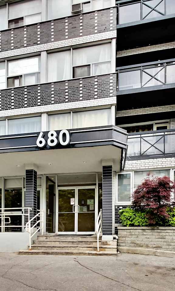 the building in which the hotel is located