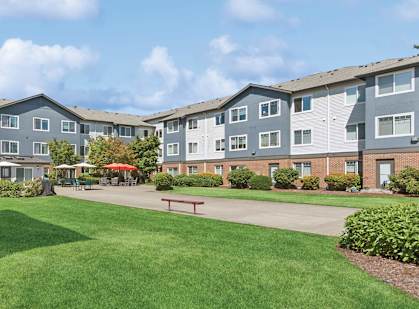 Green landscaping at Lakewood Meadows Apartments in Lakewood WA