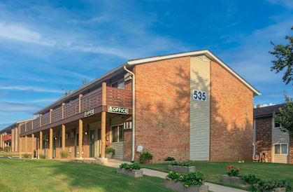 A brick building with the number 535 on it.