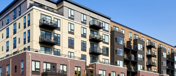 Onyx Edina - Building exterior with balconies - Banner