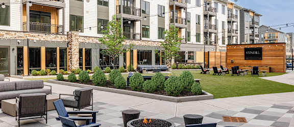 Well-manicured courtyard with fire pit lounges - Stonehill at West Orange