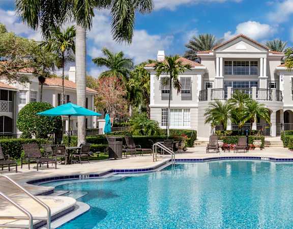 Hamptons on Heron Bay pool area