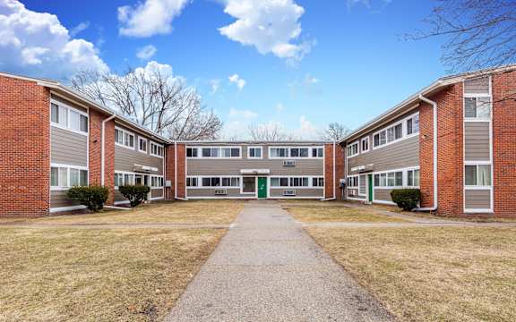 this is a picture of a courtyard between two apartment buildings