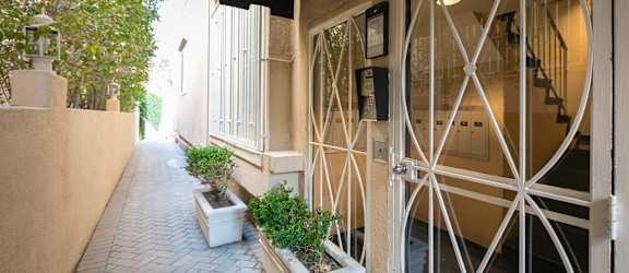 Apartment Building in Beverly Hills
