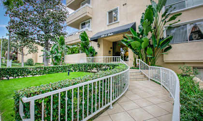 Apartment Building in Beverly Hills