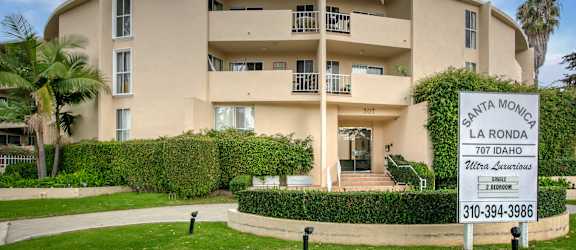 Apartment Building in Santa Monica