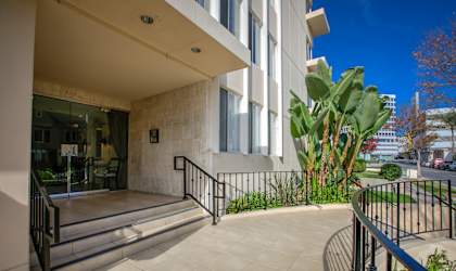 Apartment Building in Beverly Hills