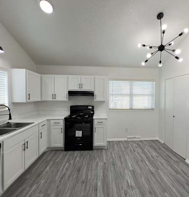 the preserve at ballantyne commons apartment kitchen and living room